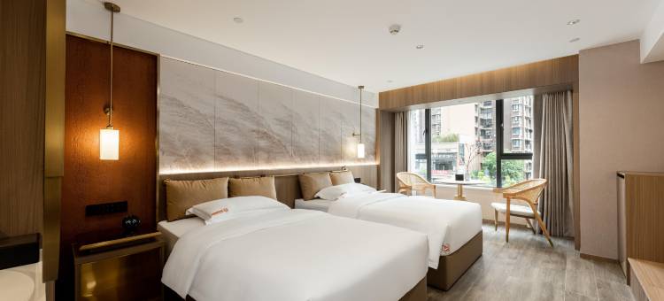 乐山•曼浮•Cinema•ZenCharmChoiceHotel(乐山高铁站世豪广场店)图片