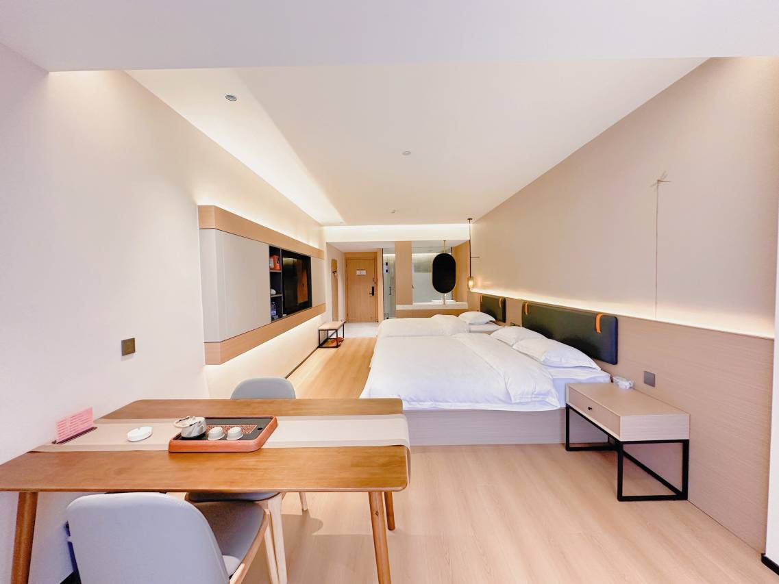 荔浦市栖溪河畔酒店(蓝泊湾小镇店)