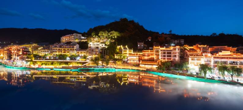 鸾喜隐山.永福荣畔江小院(镇远古城店)图片