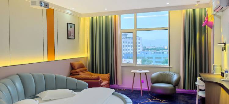 森曼观影酒店(汇融新天地店)图片