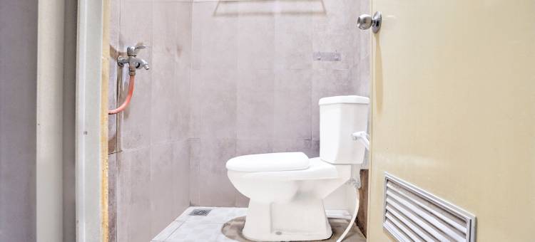 Velodrome Inn酒店，靠近玛琅收费站出口(Hotel O the Velodrome Inn Near Exit Toll Malang)图片