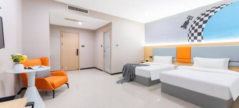 CAT电竞(金华站浙江师范大学店)图片