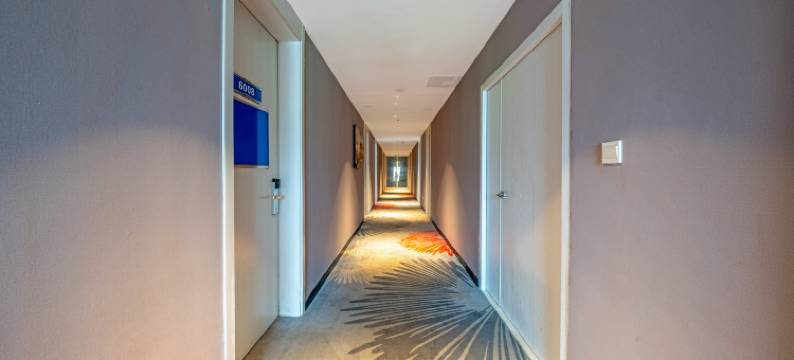 旅行箱时尚酒店(郑州秦岭路中原万达店)图片