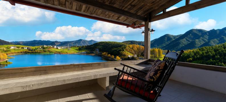 松赞林里雪山湖泊景观酒店(香格里拉松赞林寺景区内店)图片