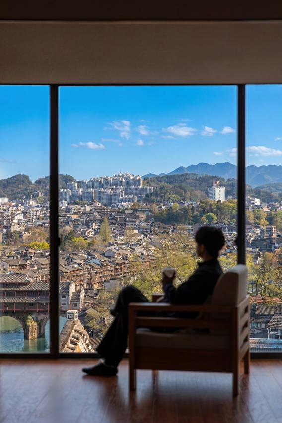 山谷·花间︱览旷世夜色·赏半山江景·禅意云舍(凤凰古城店)图片