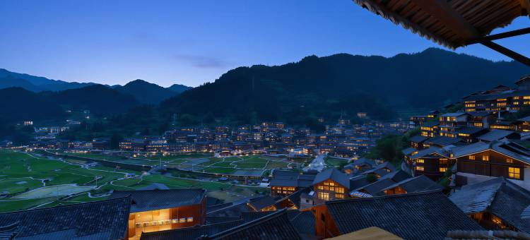青松佳居民宿(西江千户苗寨东引观景台店)图片