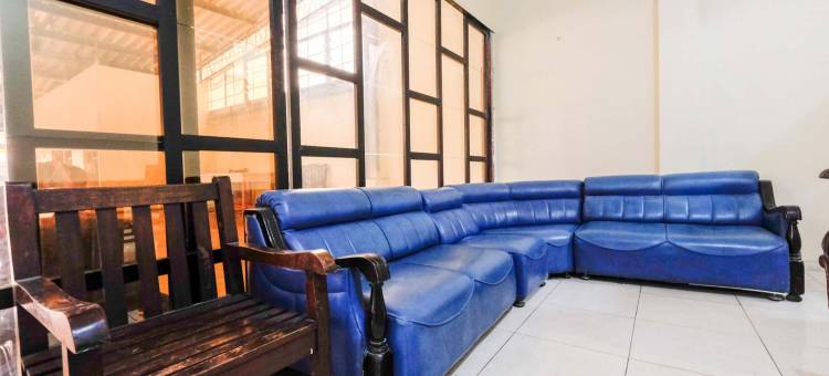瑞德多兹酒店 @ 三宝珑塞提雅布迪路(RedDoorz Near Universitas Diponegoro Semarang)图片