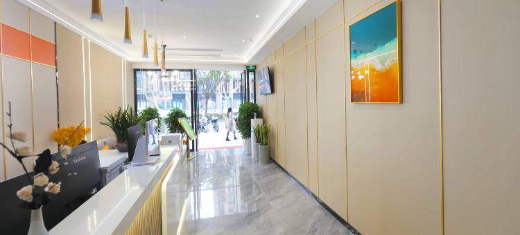 致馨栀子花开酒店(中商江湖MALL洪城商港店)图片