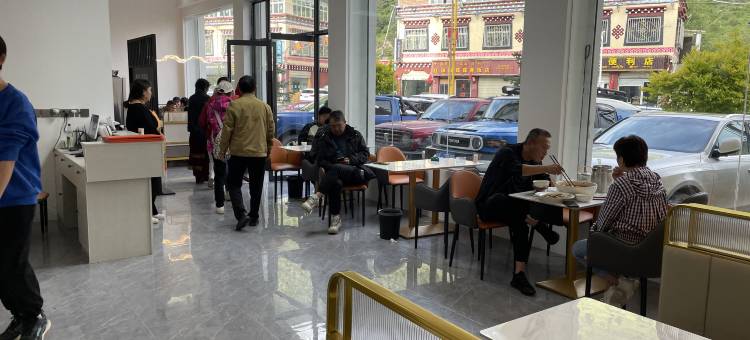 类乌齐喜悦酒店图片