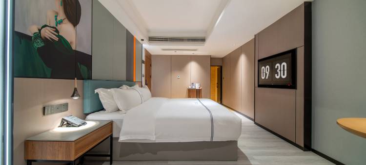 华城酒店(吴川奥园广场海滨汽车客运站店)图片