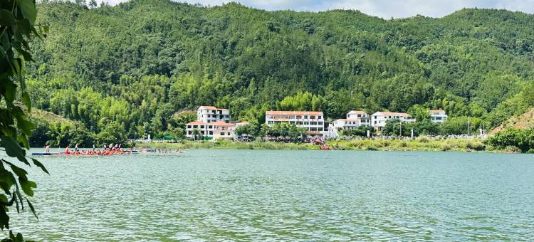 上犹南湖揽湖山居图片