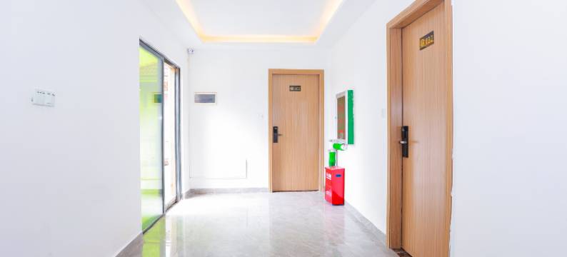 浮尔顿泳池民宿(美兰机场店)图片