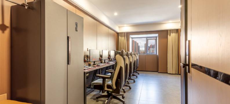 均墨电竞酒店(洛阳火车站店)图片