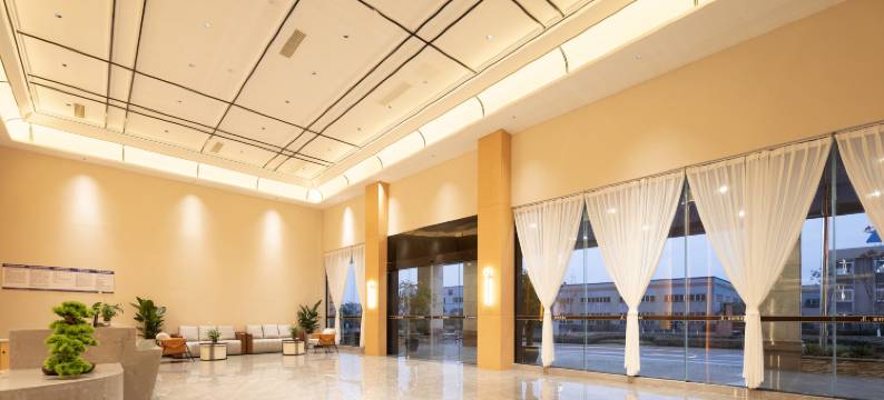 金岭西岸酒店(绵阳中华大熊猫苑游客中心店)图片