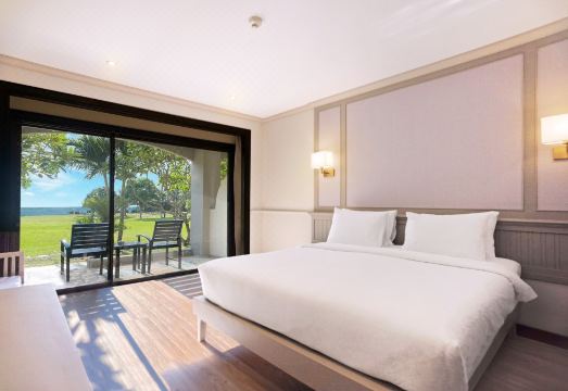 Pinnacle Grand Jomtien Resort and Beach Club Hotel Overview