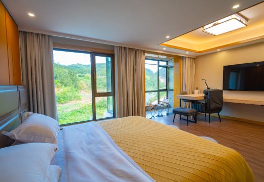Pingnan Xiyin Homestay Hotel Overview
