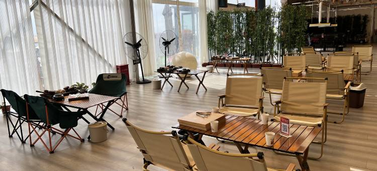 青海湖同宝山登山观湖特色野奢露营民宿图片