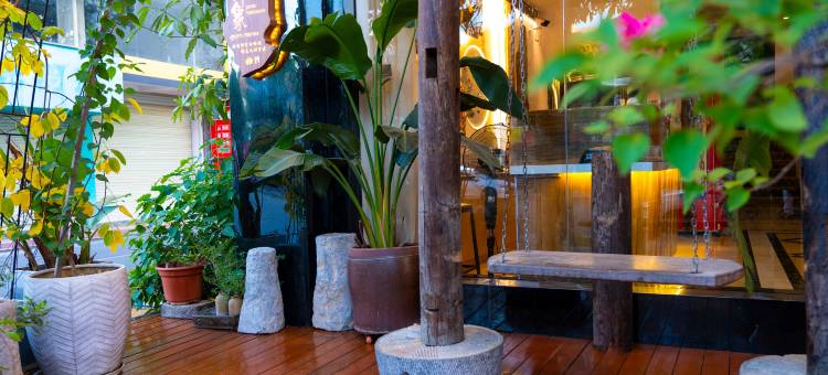 今宿·印象艺术酒店(崇左高铁南站彩虹街店)图片