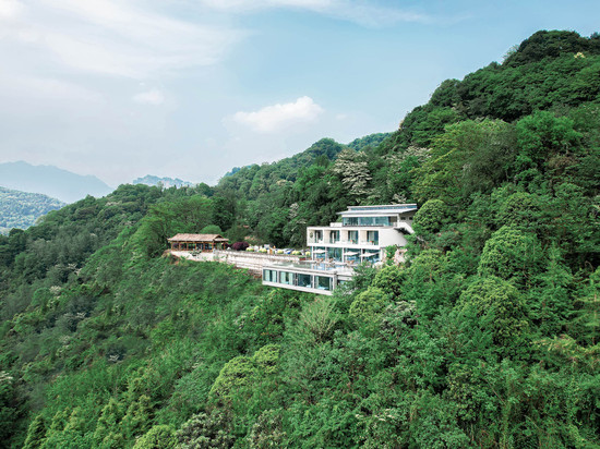 青城山·月近人悬崖私汤美宿