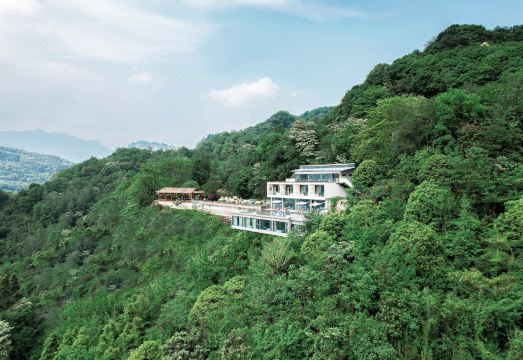 青城山·月近人·青城悬崖私汤美宿外景图