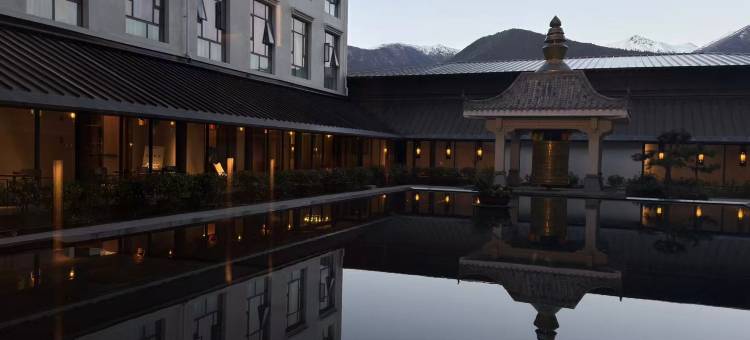 林芝悦皇冠度假酒店图片