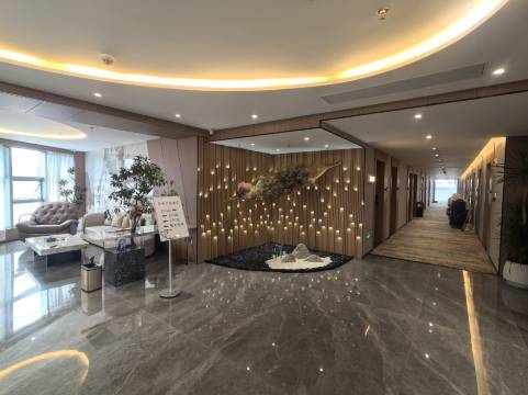 万林云居酒店(贵阳喷水池地铁站民生路小吃街店)