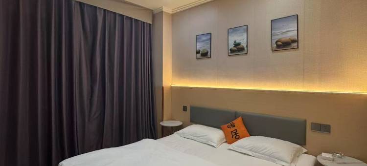 四月天宾馆(镇江火车站万达广场店)图片