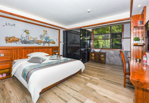 Zhangjiajie Manhaoju (Wulingyuan Huanglongdong) Hotel Overview