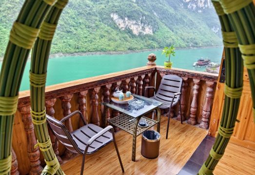 龚滩古镇水泊人家客栈外景图