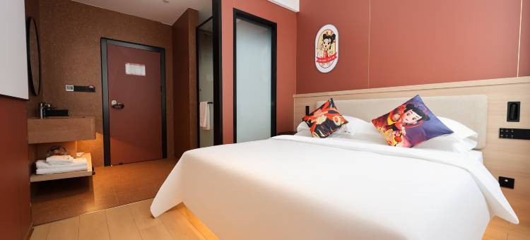 宜宾哪吒IP酒店(冠英古街大观楼店)图片