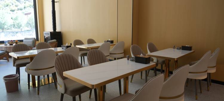 冈·雍曲精品酒店(新龙县中学店)图片