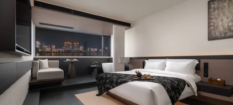 慢里酒店MOMENTUM(武汉江滩江汉路步行街店)图片