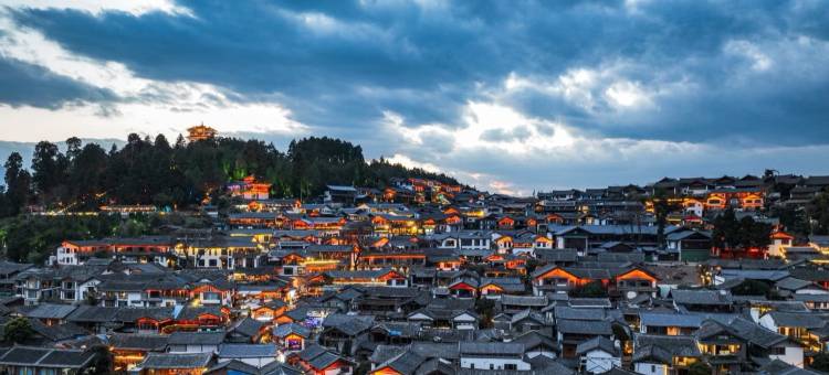 夕雅图·Tomorrow丨观山雪景度假酒店(丽江千古情高铁站店)图片