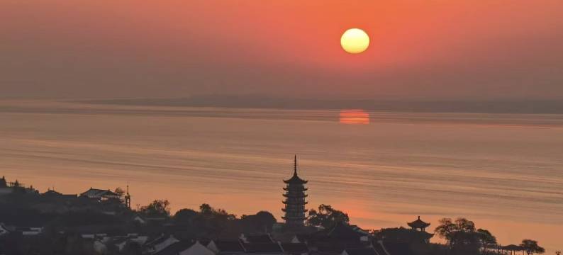 临潮公寓(海宁盐官观潮景区店)图片