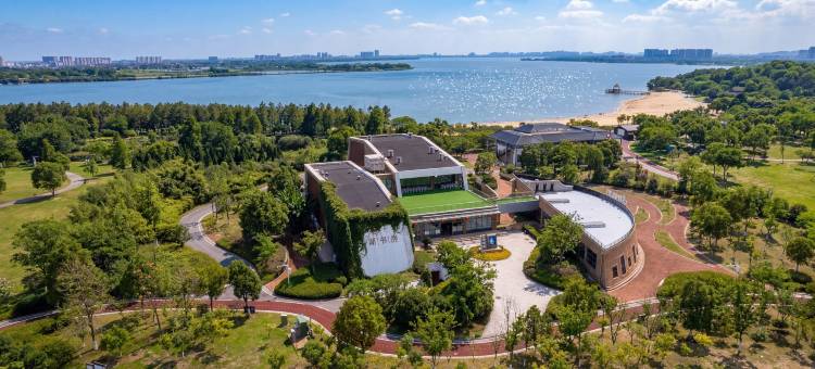 丽呈睿轩酒店(瑶湖东地铁站店)图片