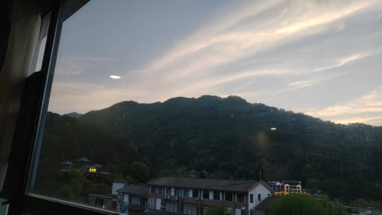南河十大碗君莱民宿(天堂寨风景区店)图片