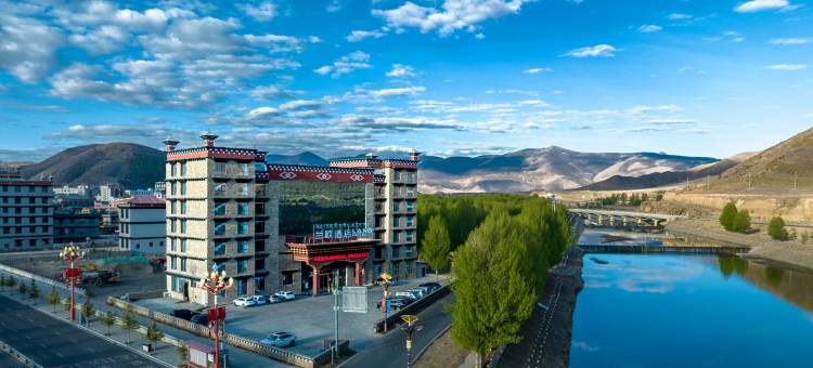 兰欧酒店(稻城滨河路店)图片