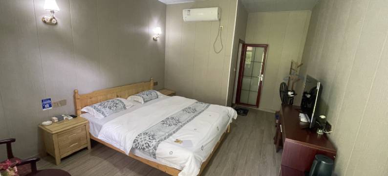 平江古枫迎山庄图片