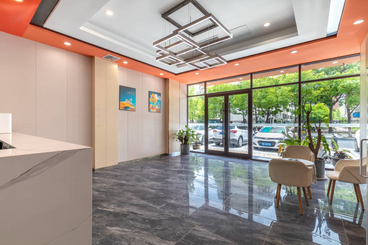 锐思特酒店(湖北工程学院店)