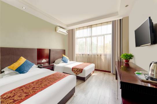 轻住·银都商务酒店(韩城爱琴海购物广场店)