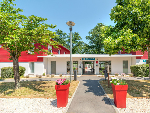 南特博若尔舒适公寓酒店