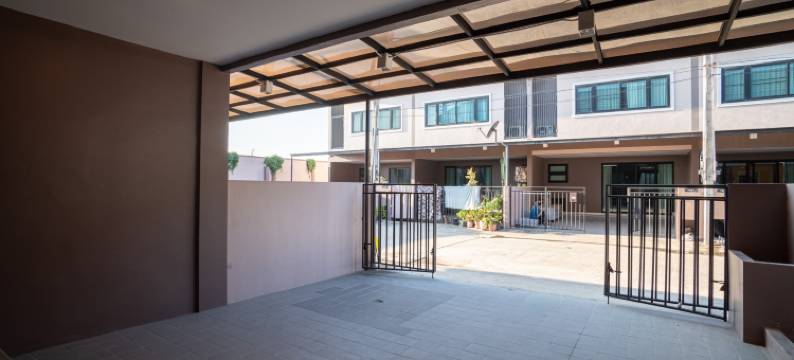 芭提雅 The Lake【联排泳池别墅⭐️近中天夜市/        社区泳池】(Pattaya town house three bedroom pool villa 【8 minutes drive to floating market + swimming pool】)图片