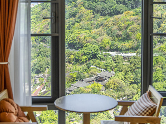 春风暮雨 | 高空江景 ·view影院酒店(企业天地化龙桥地铁站店)