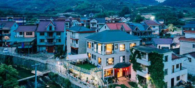 微泮.溪边小隐云栖美宿(虎啸峡激流探险漂流店)图片