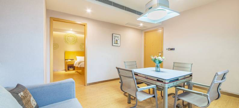 越家秋途酒店(象湖南大一附院店)图片