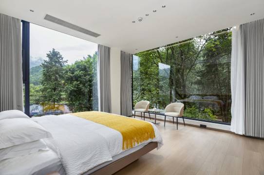 莽山源著·大峡谷畔山居图片