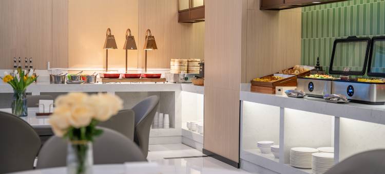 白玉兰酒店(西双版纳景洪泼水广场曼听路店)图片