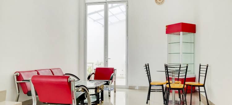 Hotel O Golden White House Near Mall Panakkukang图片