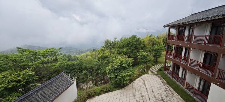 唐孙八沙白度假山庄图片