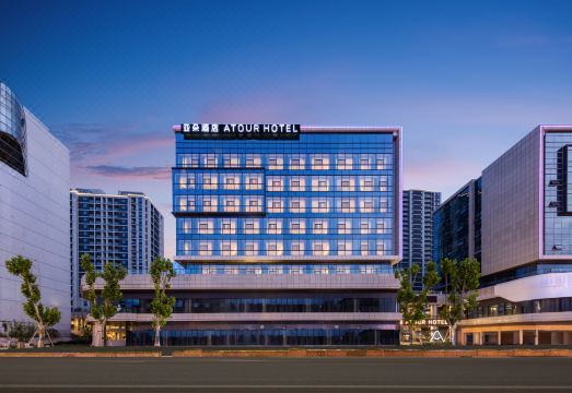 舟山定海古城解放西路亚朵酒店外景图